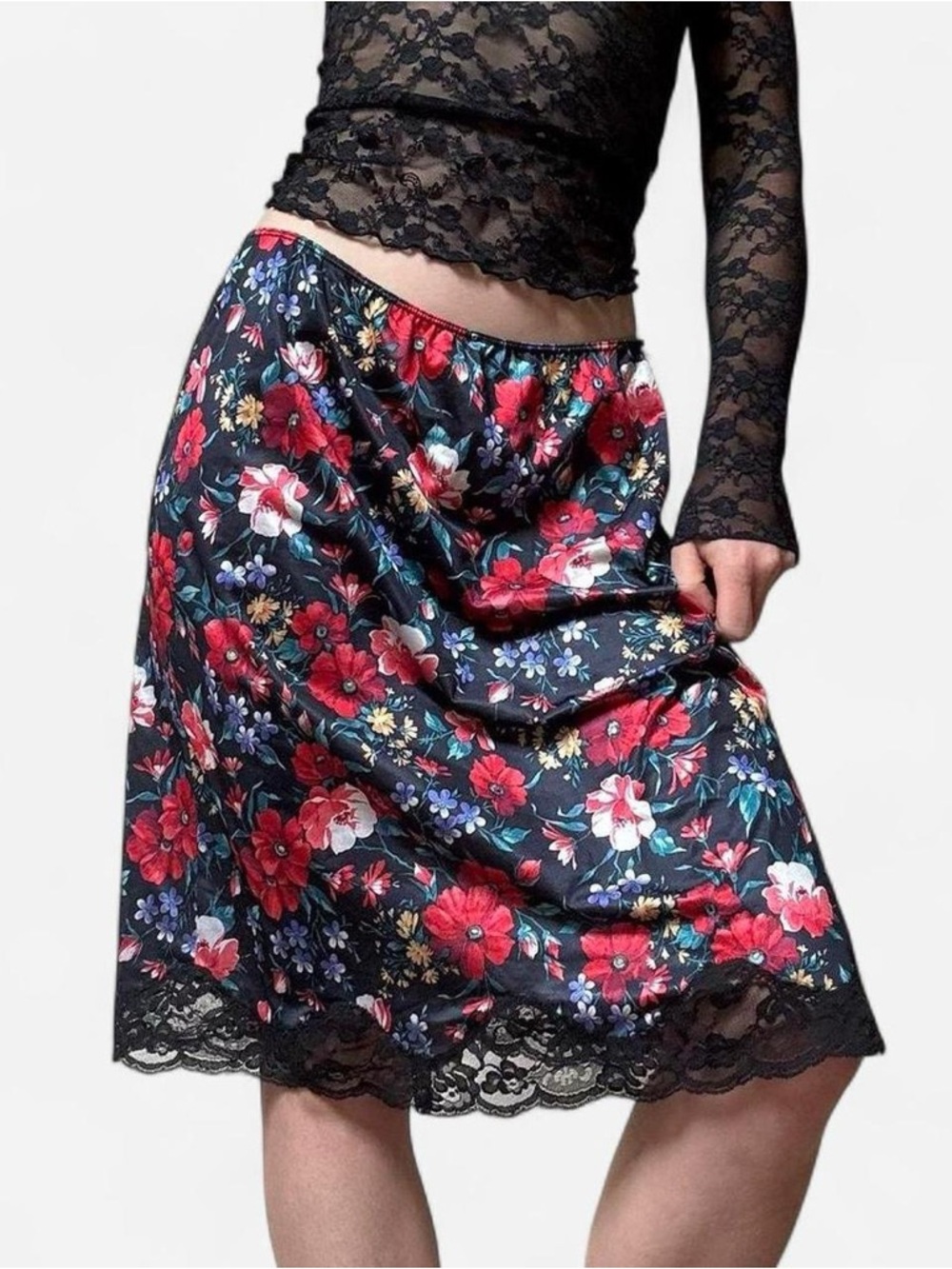Vintage 80s floral printed slip skirt with lace trim - Picture 3 of 6
